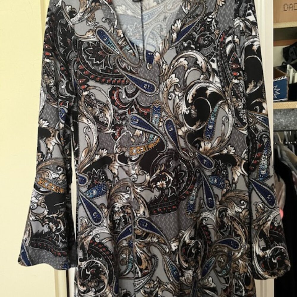 Win Win   Tunic Top  Long Bell Sleeve    L-XL